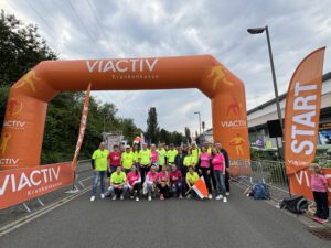 running4charity stellt Streckenposten beim viactiv-Firmenlauf 2024