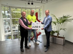 Übergabe des Spendenschecks