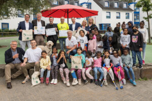 Teilnehmer des Charity Golfturnier Friedensgolf sammeln Spende für Friedensdorf International mit running4charity